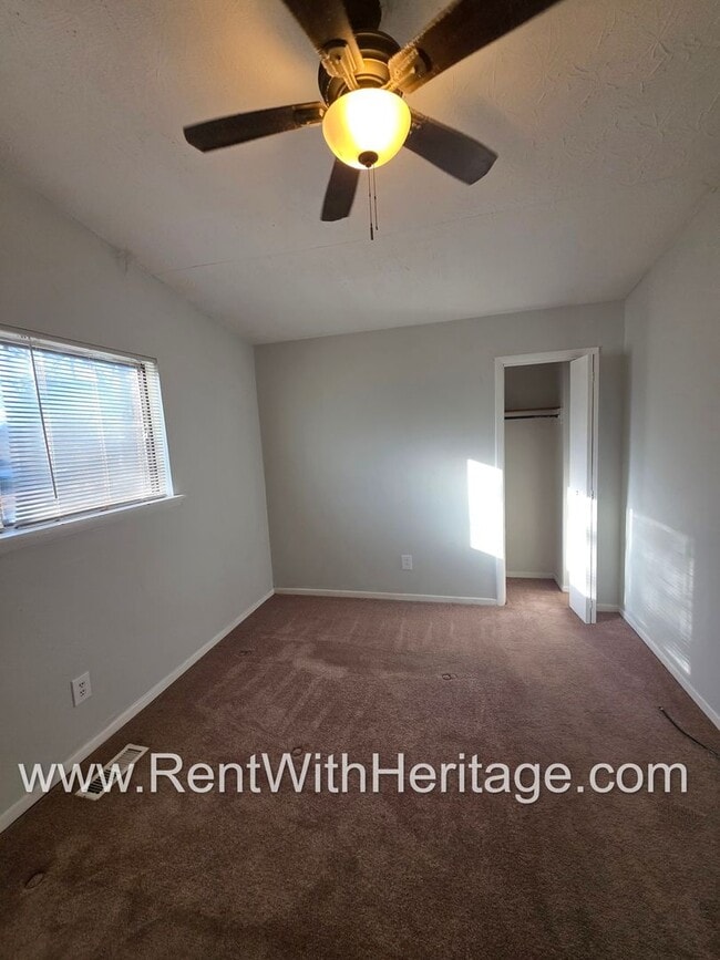 Building Photo - Amazing 3 Bedroom/ 2 Bath Home / Spacious Livingroom /  Flex Room / 1/2 Acre / Fenced Yard / Grea...