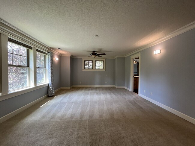 Building Photo - Luxury 5 Bedroom Home with Soaking Tub, Chef’s Kitchen & Expansive Primary Suite