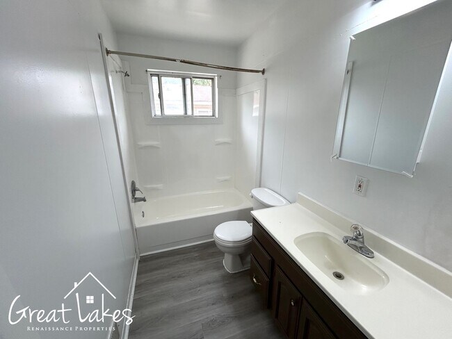 Building Photo - Beautiful 3 Bedroom 1 Bathroom now available for rent!