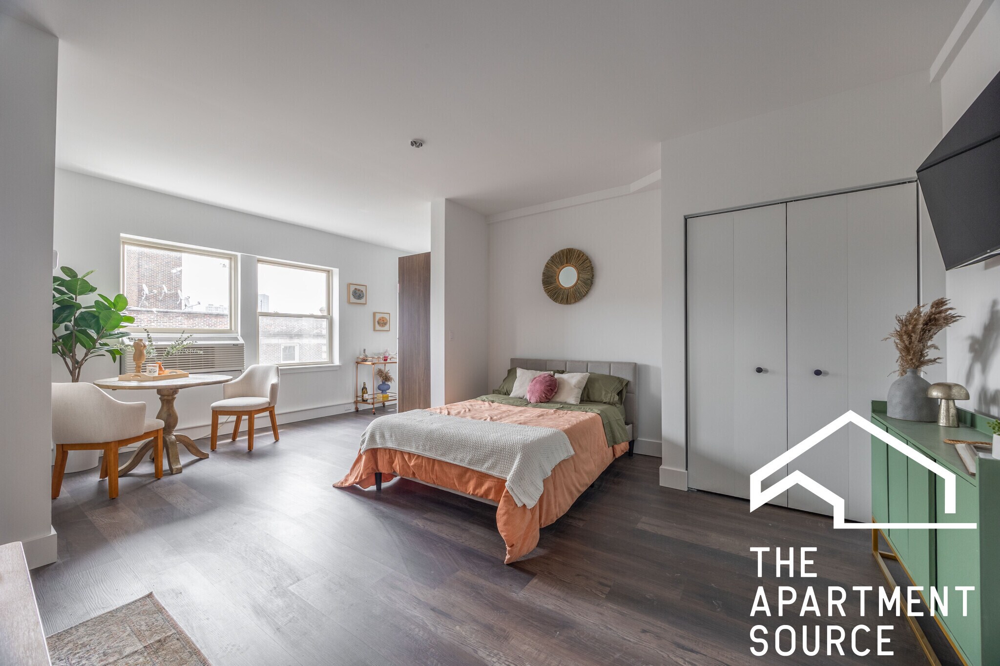 Building Photo - 1553 W Hollywood Ave