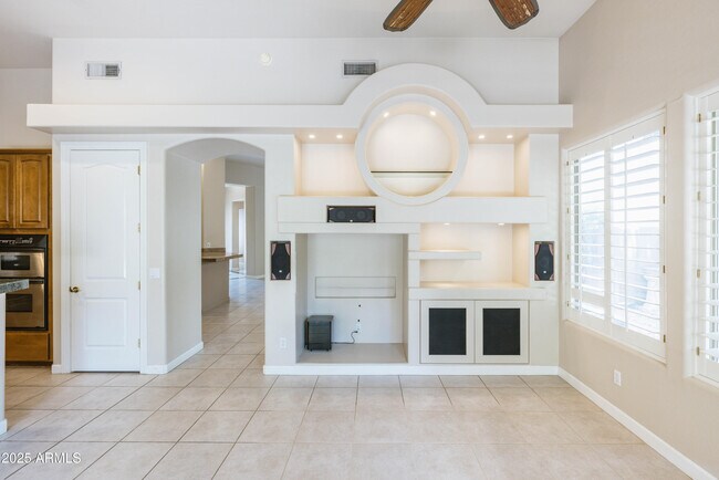 Building Photo - 7369 E Del Acero Dr