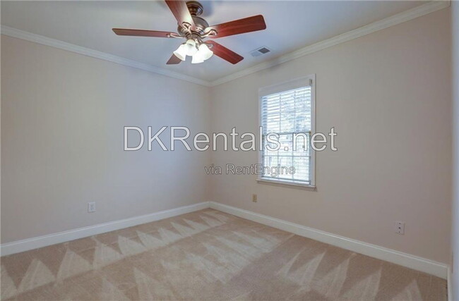 Building Photo - 4492 Coventry Way NE