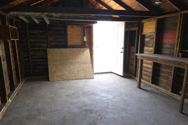 Building Photo - 2-Bedroom, 1-Bathroom Home – $1050/Month | Accepting Section 8