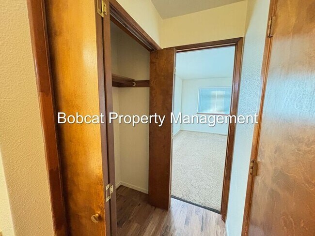 Building Photo - 1516 South Ct