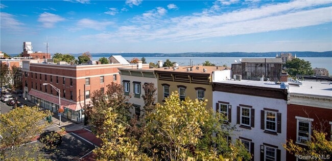 Building Photo - 716 Sierra Vista Ln