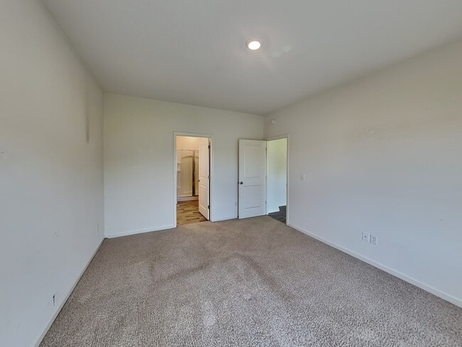 Building Photo - 39 Empire Ln