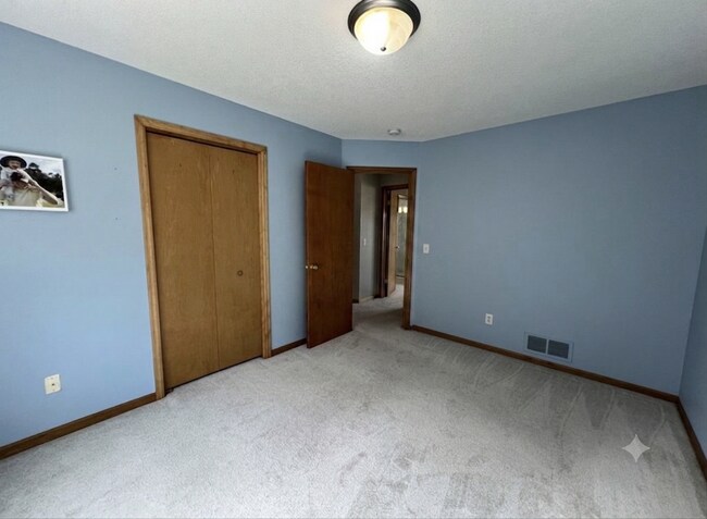 Building Photo - 16656 Jackdaw Path