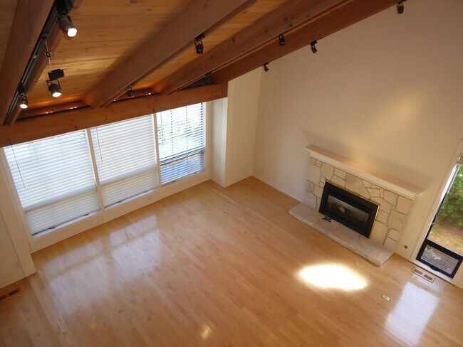 Building Photo - SPACIOUS FOUR BEDROOM / THREE AND HALF BAT...
