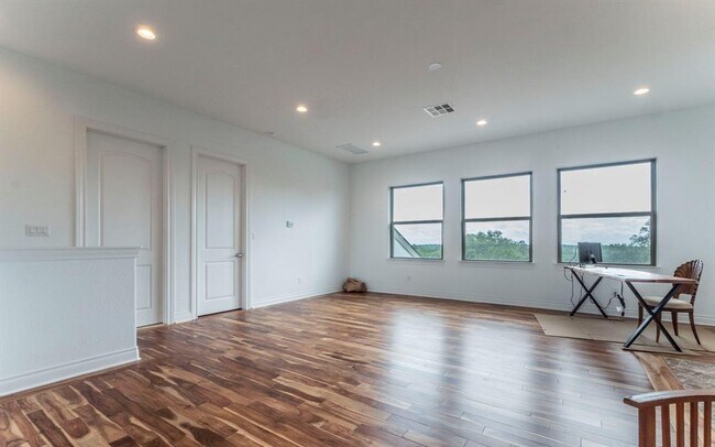 Building Photo - 163 Honey Locust Ct