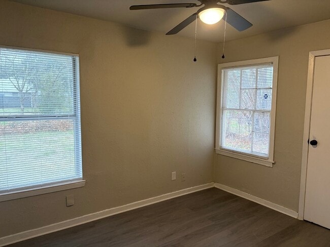 Building Photo - 5322 Pershing St