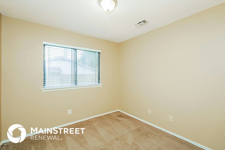 Building Photo - 728 Poe St