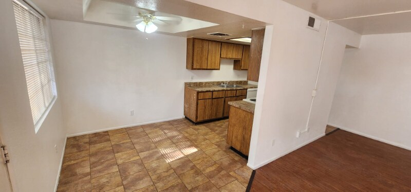 Building Photo - 578 W 18th Ave