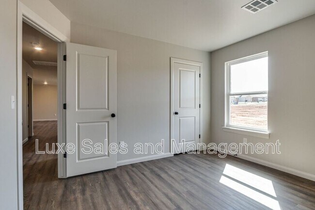 Building Photo - 400 Keiths Wy