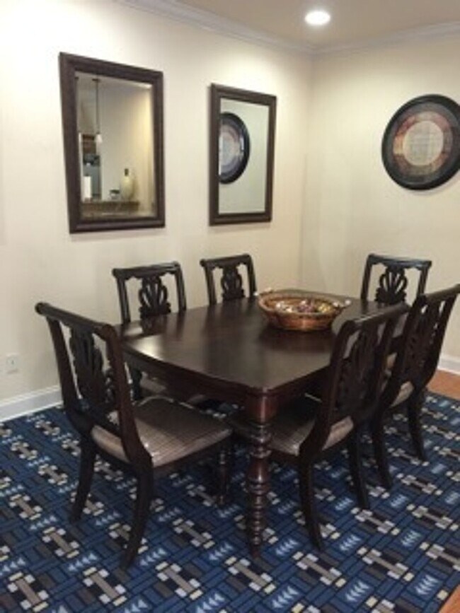 Building Photo - 3 Bed, 3.5 Bath Townhome – Prime Location!