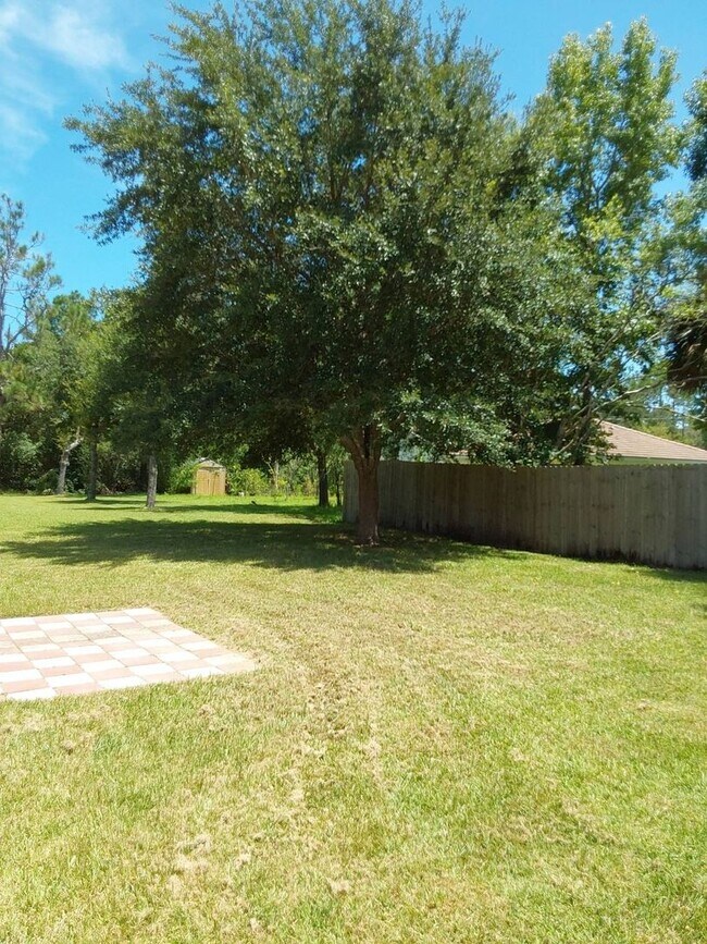 Building Photo - Beautiful 4-Bedroom, 2-Bath Home with 2-Ca...