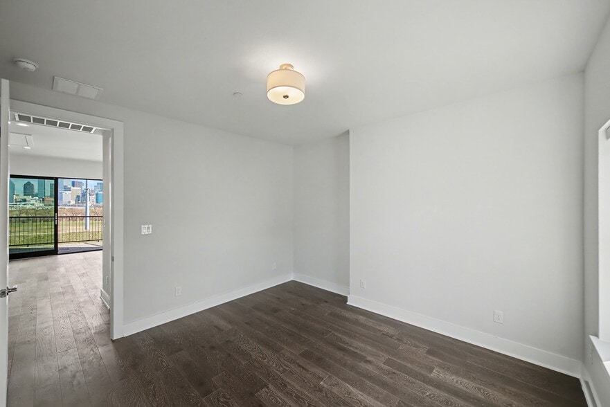 Building Photo - 381 E Greenbriar Ln