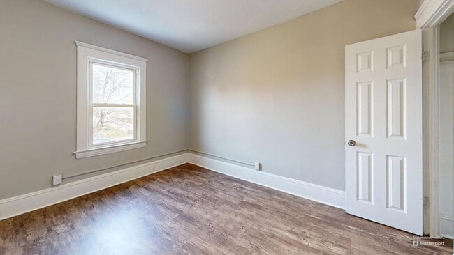 Building Photo - 5 bedroom/1 bath, Old Brooklyn