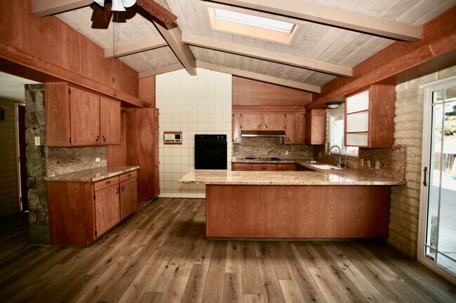 Building Photo - Mid-Century Modern 3Br 2Ba on 1/2ac with View!