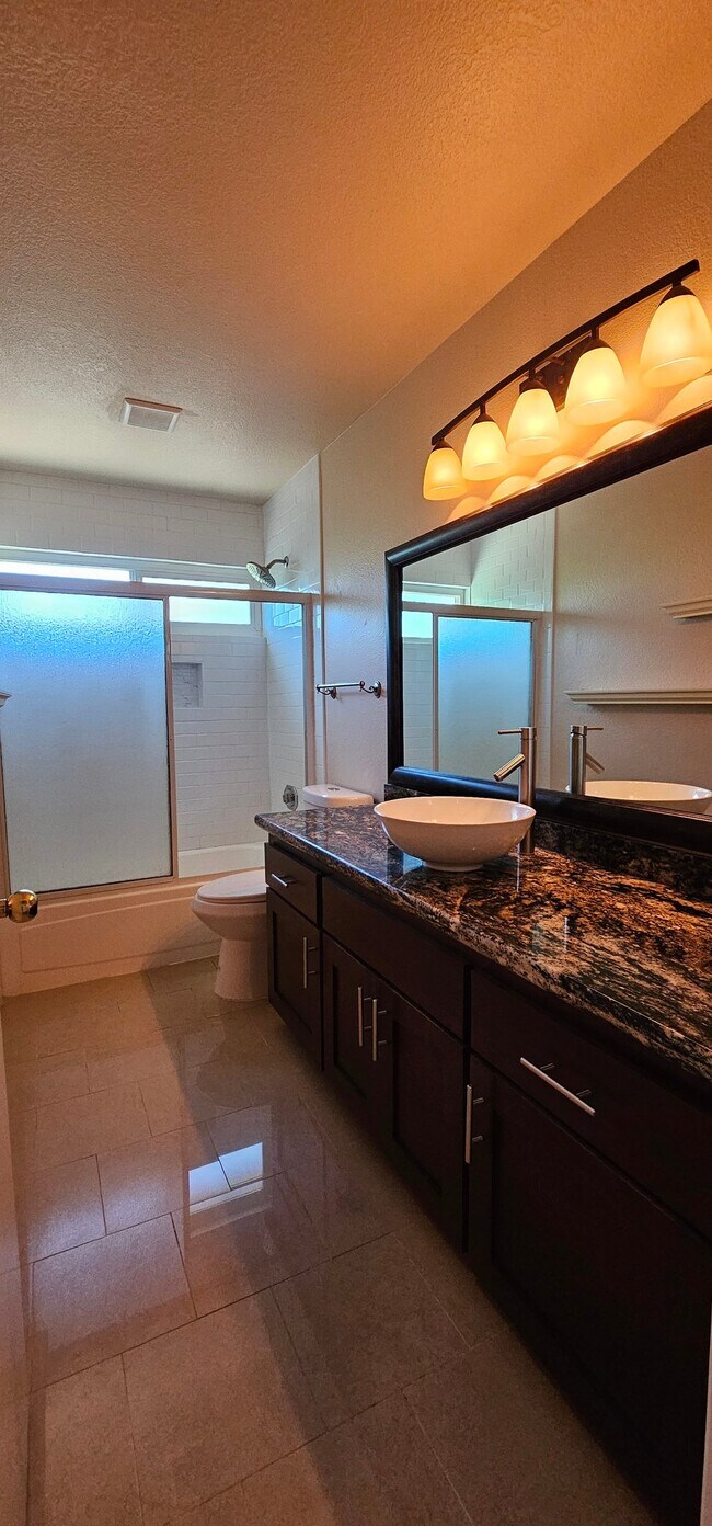 Building Photo - 3083 Funston Dr