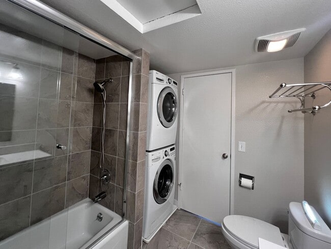 Building Photo - Novato Gem: Beautifully Updated 2-Bedroom Townhome