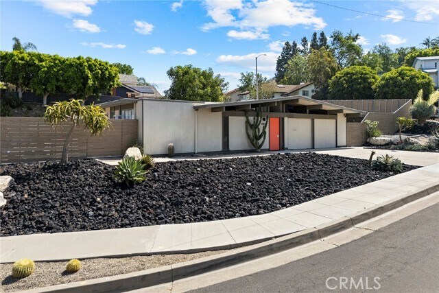 Building Photo - 1131 N Encanto St