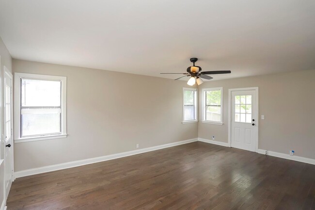 Building Photo - 505 W Angela Cir