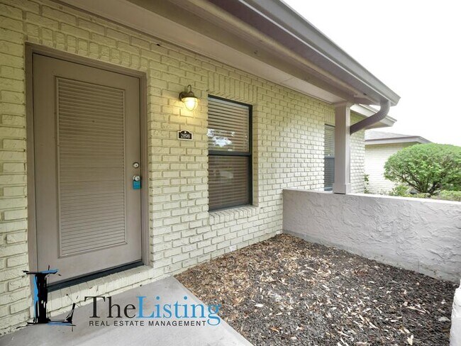 Building Photo - 2898 Plaza Terrace Dr