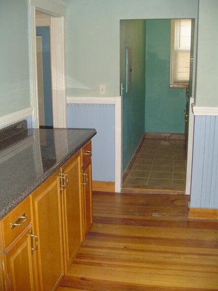 Building Photo - 73 Cottage St