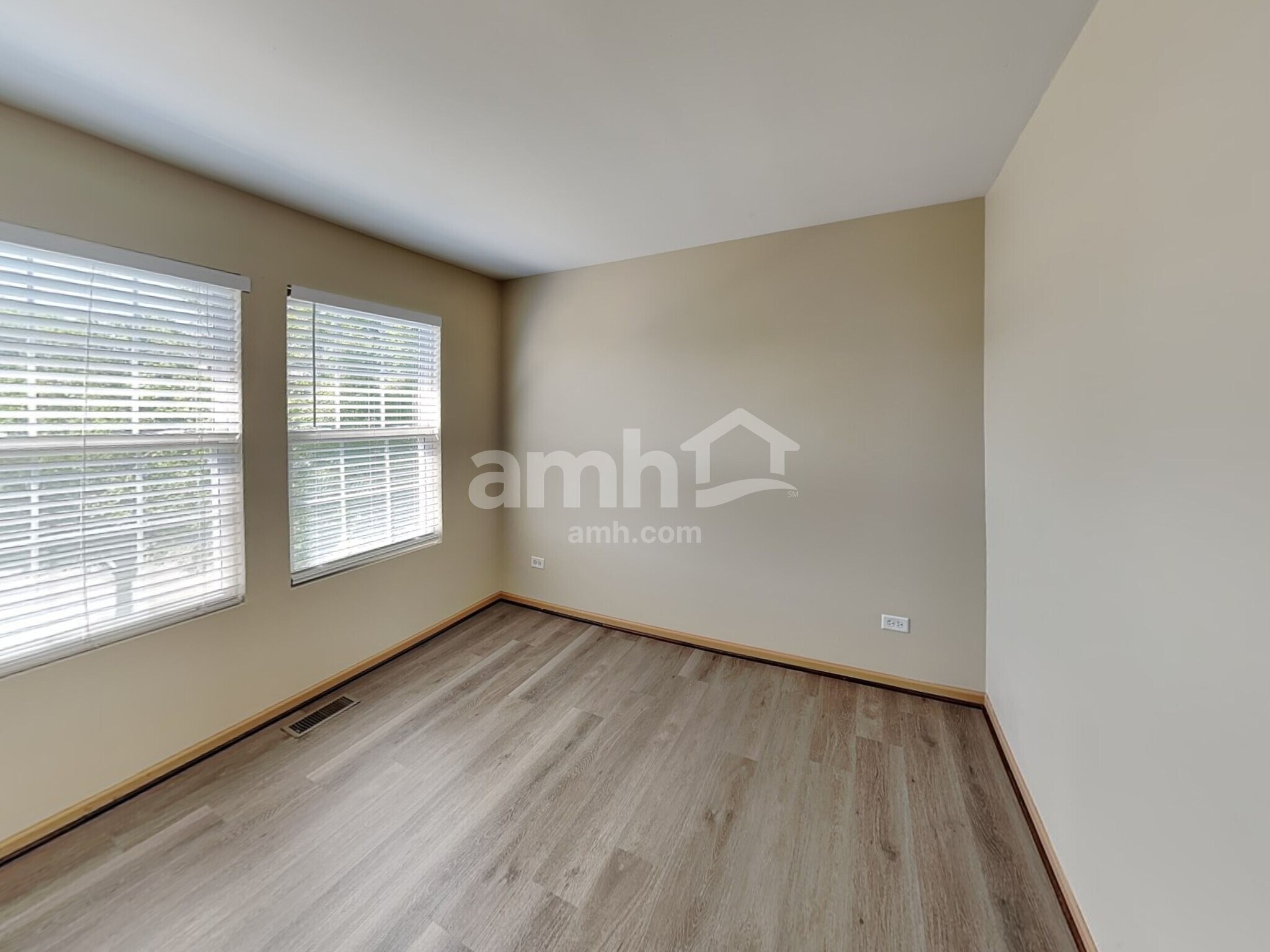 Building Photo - 25222 Declaration Dr