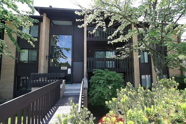 Primary Photo - 6143 Knoll Wood Rd