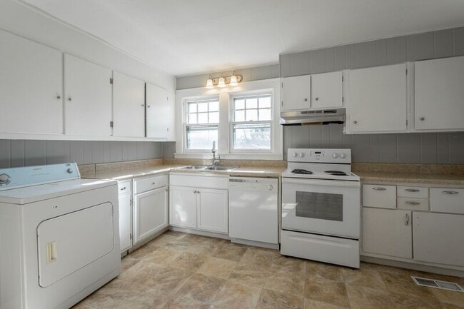 Building Photo - 209 S Moss Ave