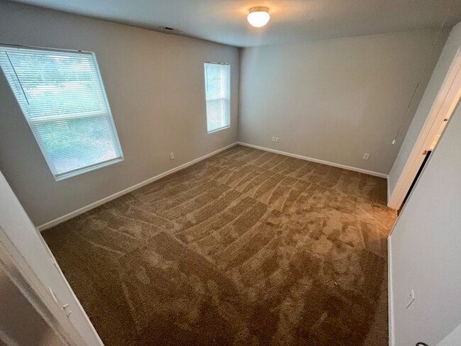 Building Photo - Beautiful 3 bedroom, 2 1/2 bathroom home i...
