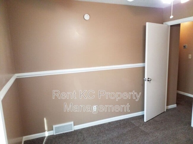Building Photo - 10013 N Harrison Dr