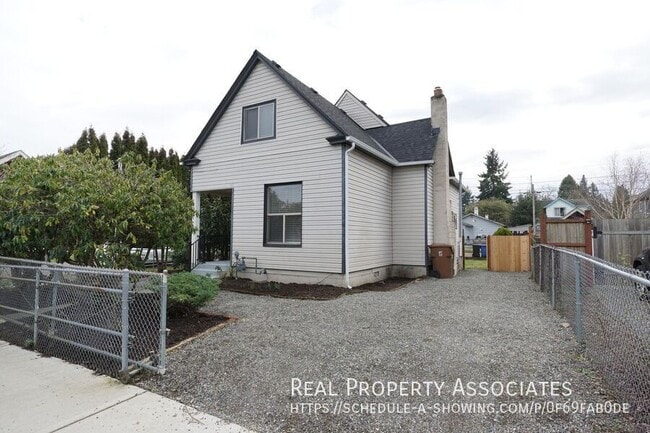 Building Photo - 3104 S 7th St