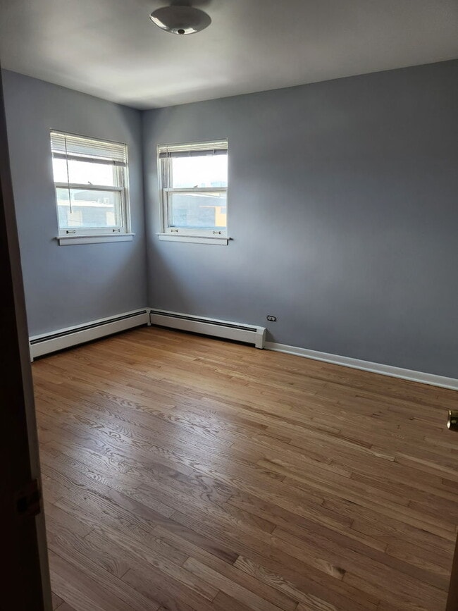 Building Photo - 8417 W Berwyn Ave