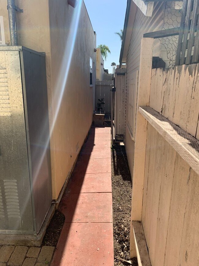 Building Photo - CHARMING 1 BD/1 BA NORTH PARK BUNGALOW WIT...