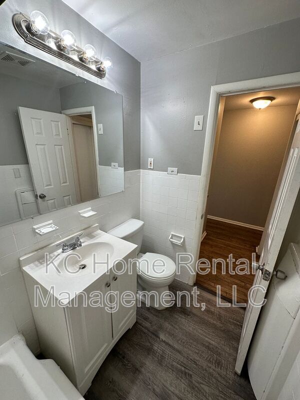 Building Photo - 7309 E 111th Terrace