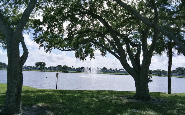 Building Photo - 307 Saxony Dr