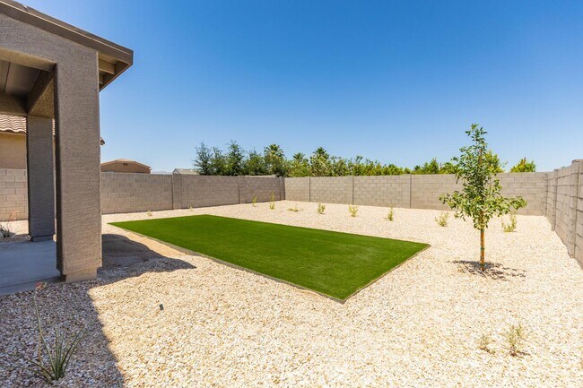 Building Photo - 16976 W Diana Ave