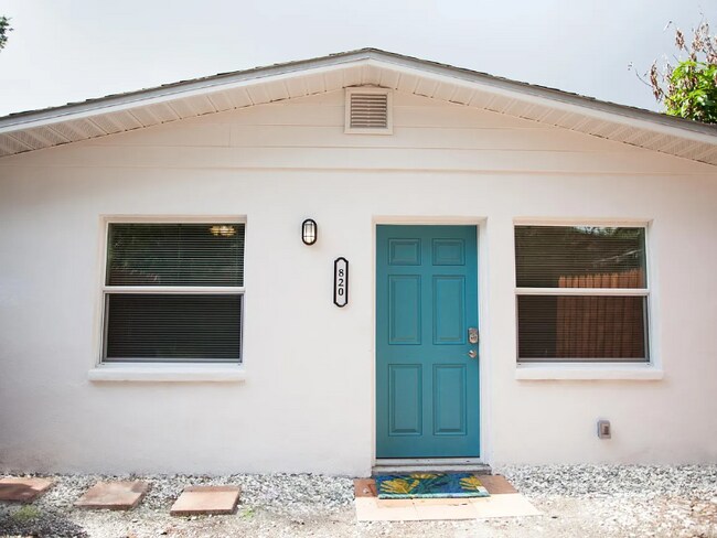 Primary Photo - 820 W Amelia Ave