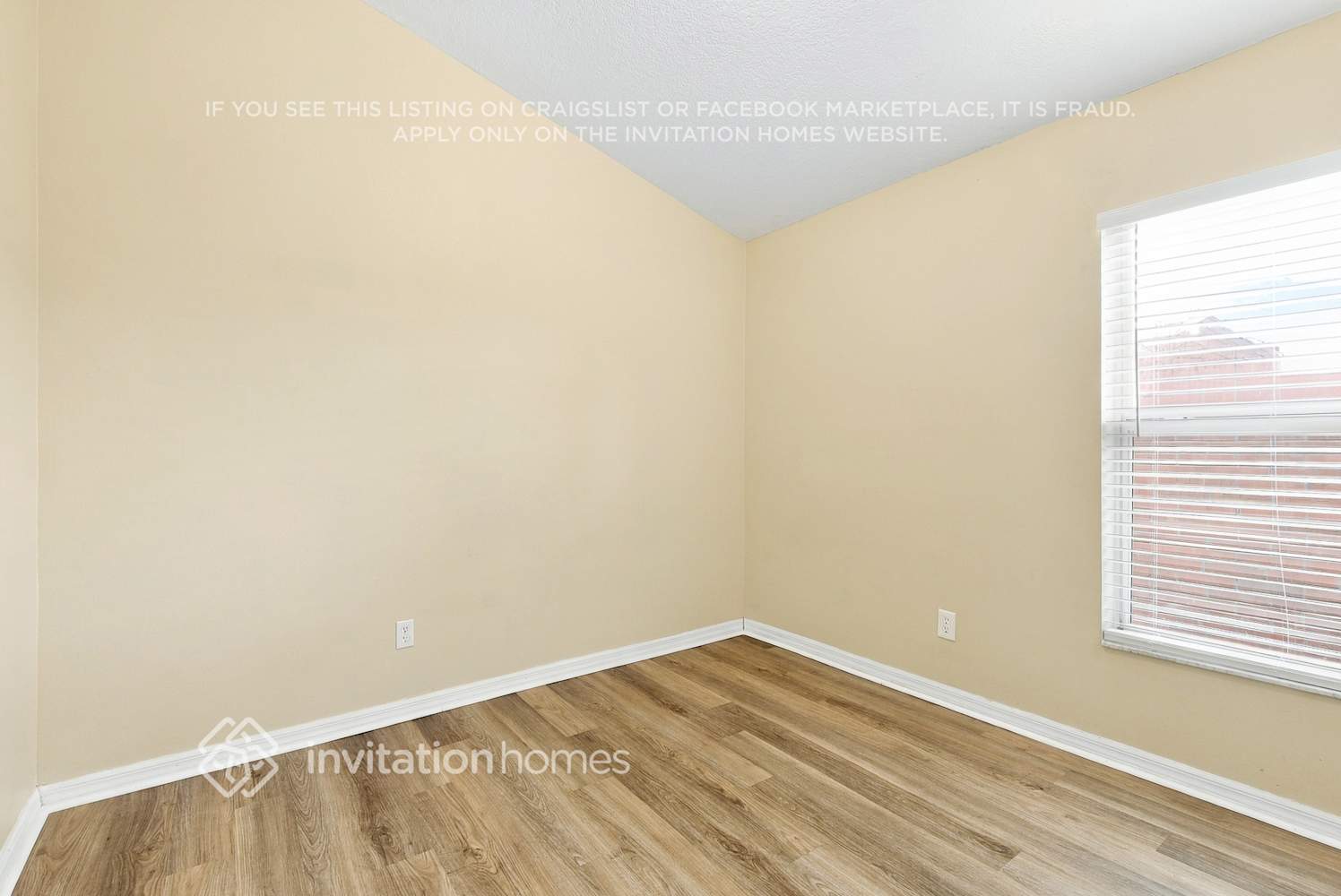 Building Photo - 300 Balogh Pl