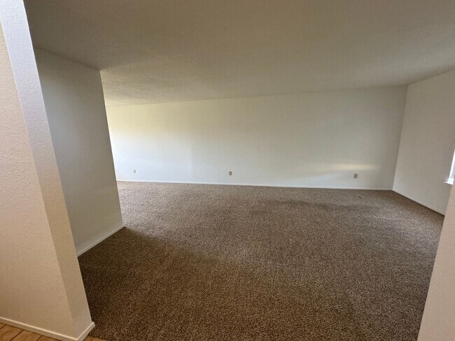 Building Photo - 1042 Awani Dr