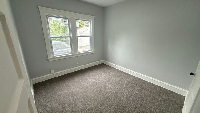 Building Photo - 386 East 152