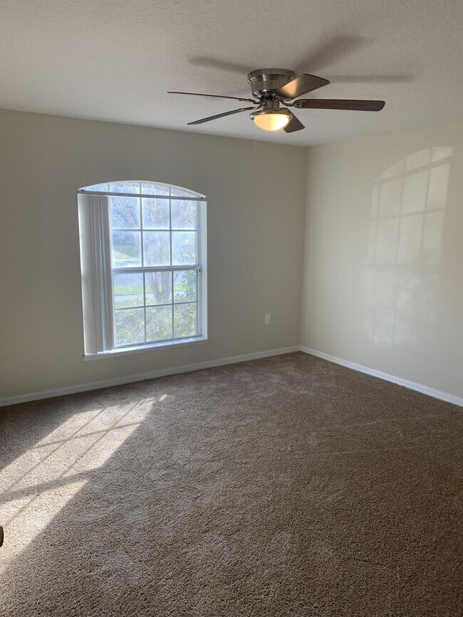 Building Photo - 4690 Salamander St