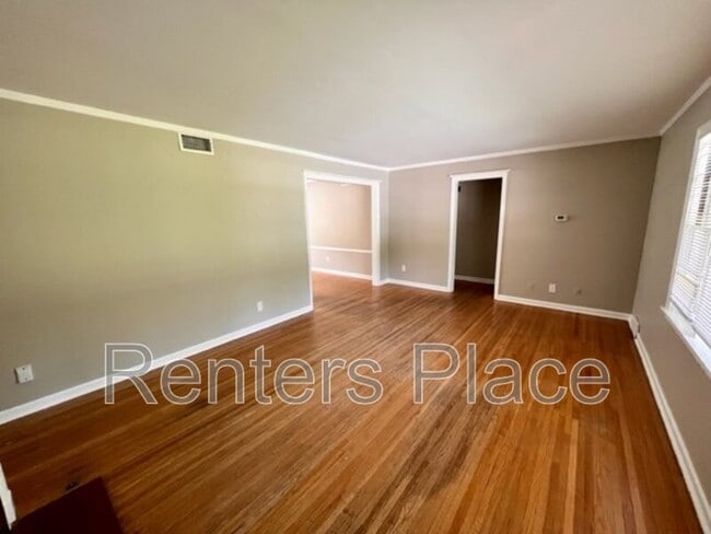 Building Photo - 3315 S Lewis Ave