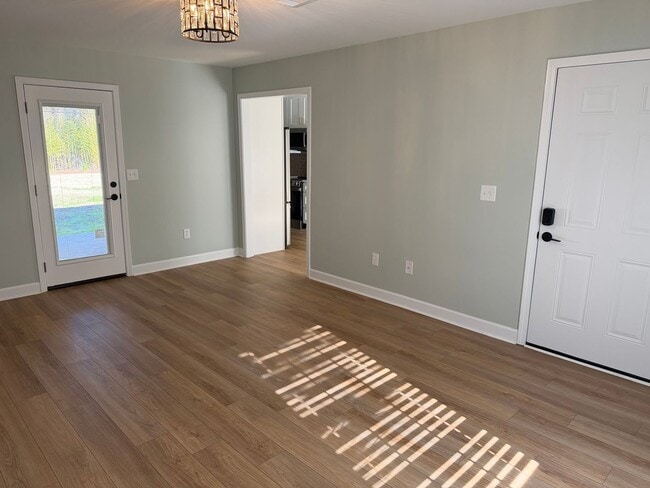Building Photo - Newly renovated 2 bed 2 bath condo!