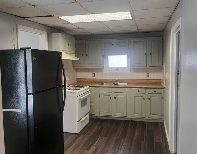 Building Photo - 29 Gifford Ave