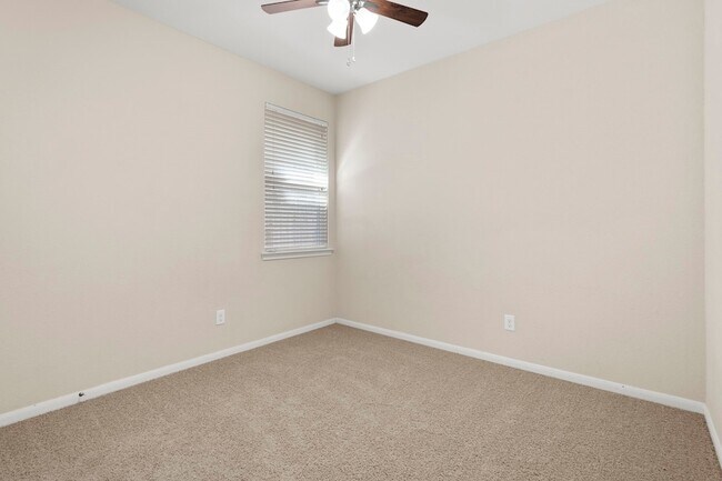 Building Photo - 314 Trillium Dr