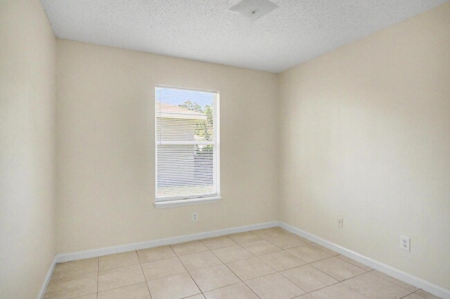 Building Photo - Indian Trails
