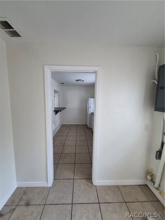 Building Photo - 11 S Barbour St